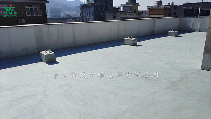 2.1温州施工前屋面图片3横向打磨清洁屋面.jpg